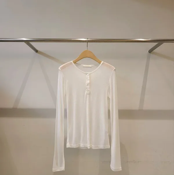 Minimalist Solid Color Long Sleeve Top - Comfortable and Breathable for Everyday Wear