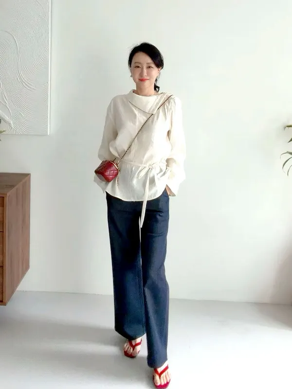 Minimalist Women's Top - Comfortable and Breathable