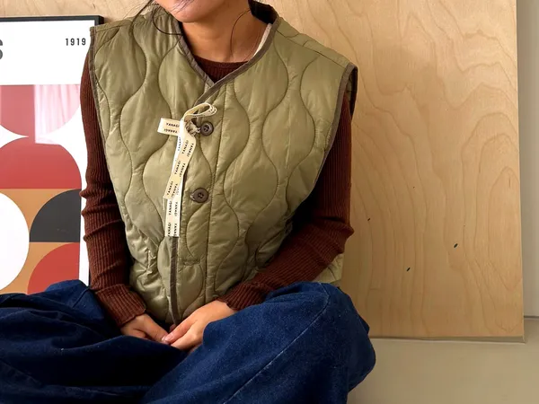 Stylish Women's Vest Jacket - Lightweight and Warm, Perfect Match
