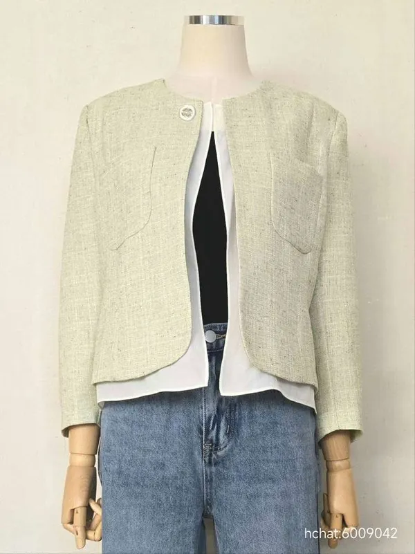 Fashionable and Minimalist Coat, Elegant and Versatile