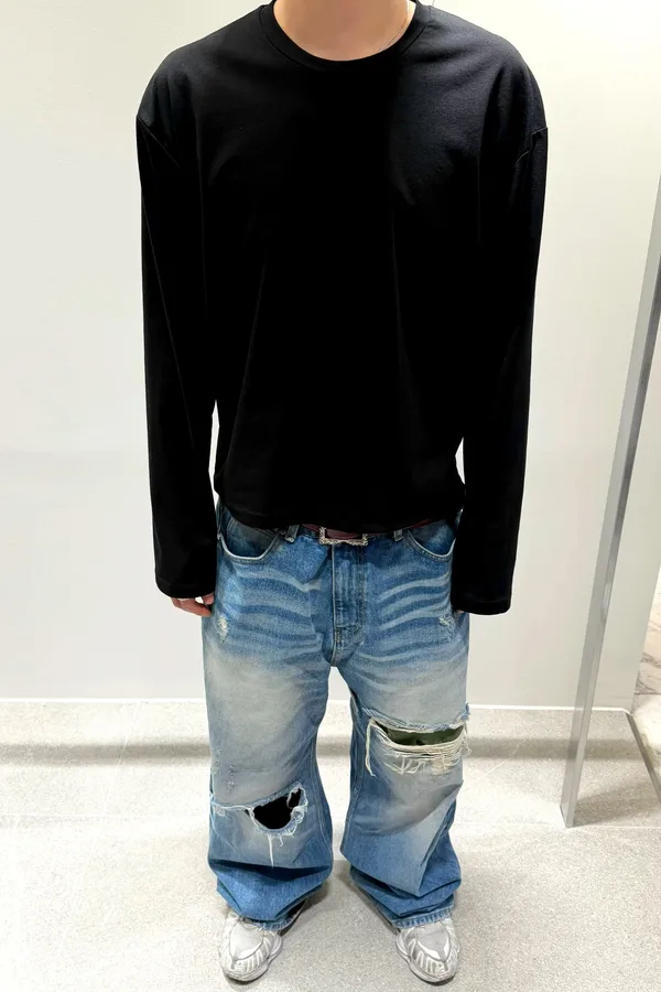 Classic Black Long Sleeve T-Shirt - Fashionable and Versatile