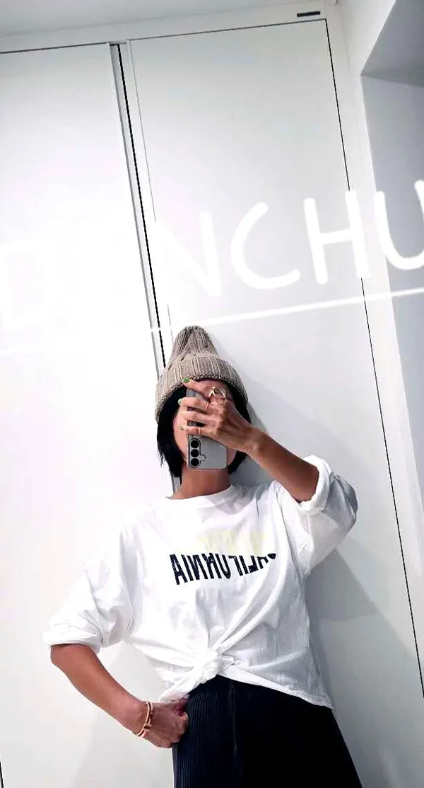 Fashionable and Minimalist Women's T-Shirt, Comfortable and Versatile