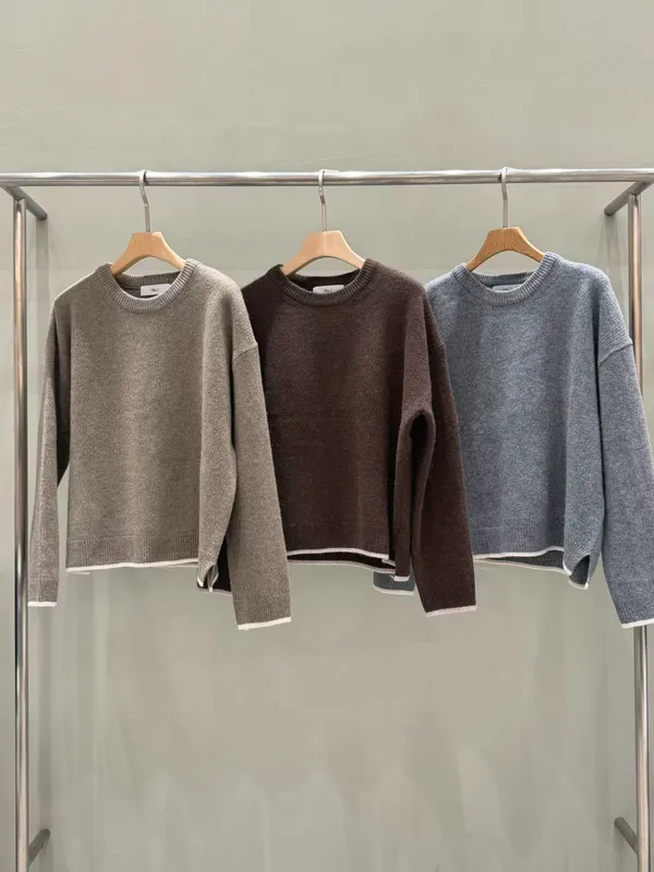 Fashionable and Minimalist Women's Sweater, Comfortable and Versatile