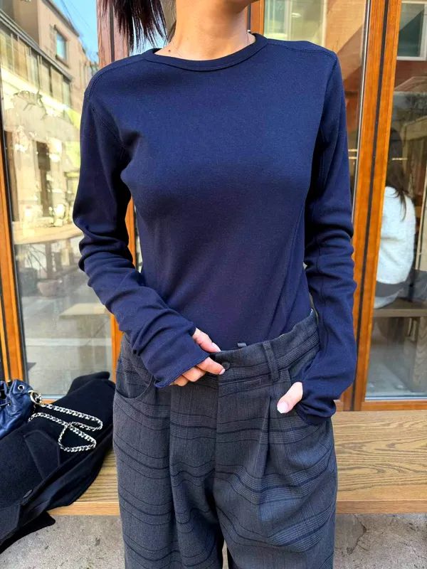 Minimalist Versatile Long Sleeve T-Shirt, Comfortable and Breathable for Perfect Everyday Wear