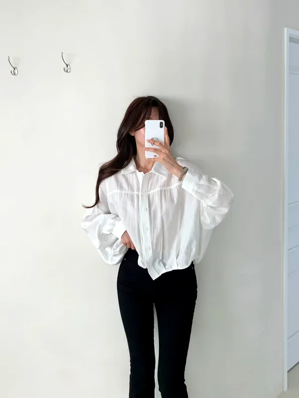 상쾌한 화이트 여성 탑, 편안하고 통기성이 뛰어나며 봄과 여름에 적합