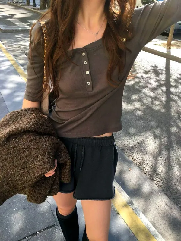 時尚休閒女裝上衣，舒適百搭