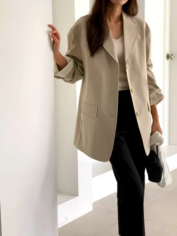 Stylish and Minimalist Women's Jacket - Versatile and Comfortable