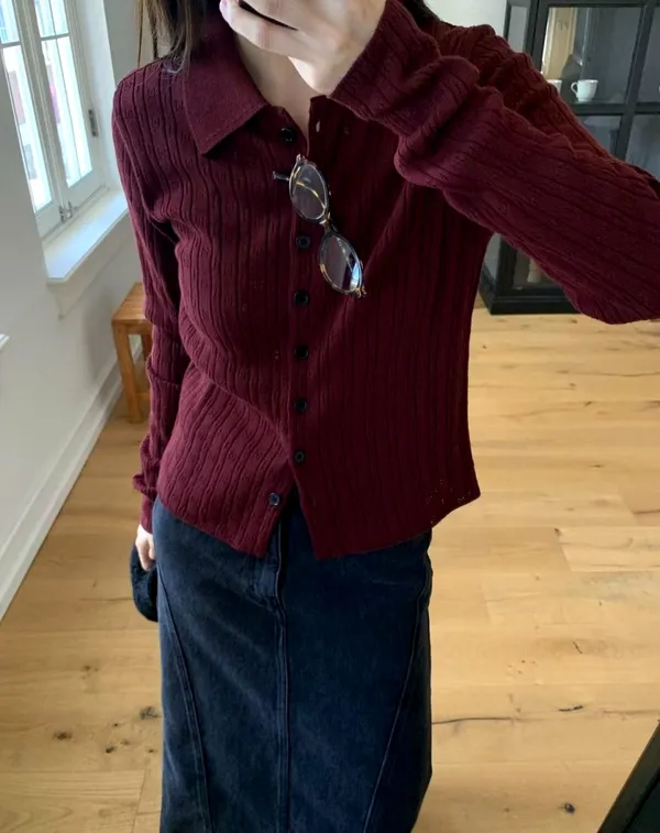 Stylish Slim-Fit Knitted Top in Elegant Burgundy