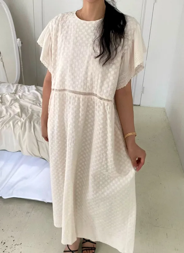 Fresh and Elegant Women's Dress with Lace Cuffs