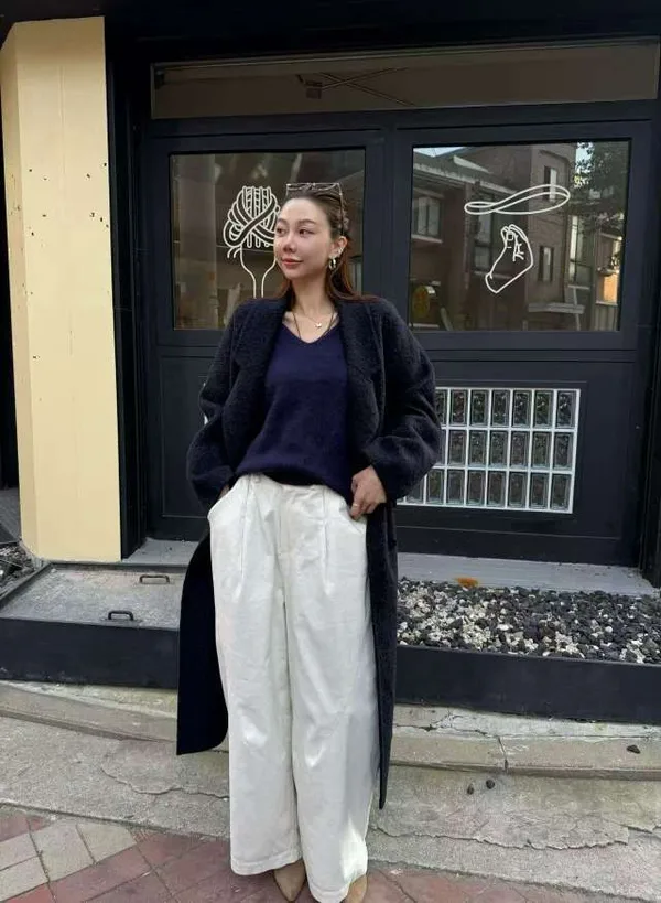 Elegant and Fashionable Long Coat, Perfect for Autumn and Winter Outfits