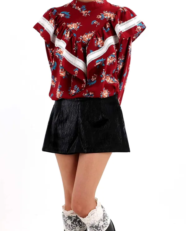 Stylish Floral Shirt - Elegant and Perfect for Summer Outfits