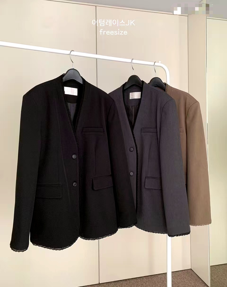 스타일리시하고 미니멀한 슬림핏 블레이저