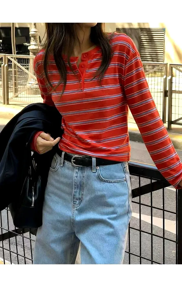 時尚條紋女裝T恤，舒適休閒風