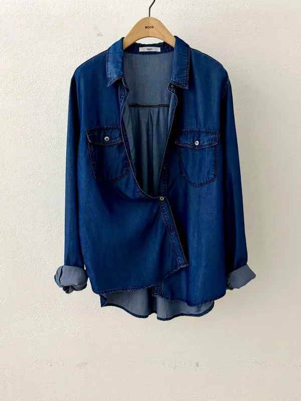 Fashionable casual denim shirt, classic versatile style.