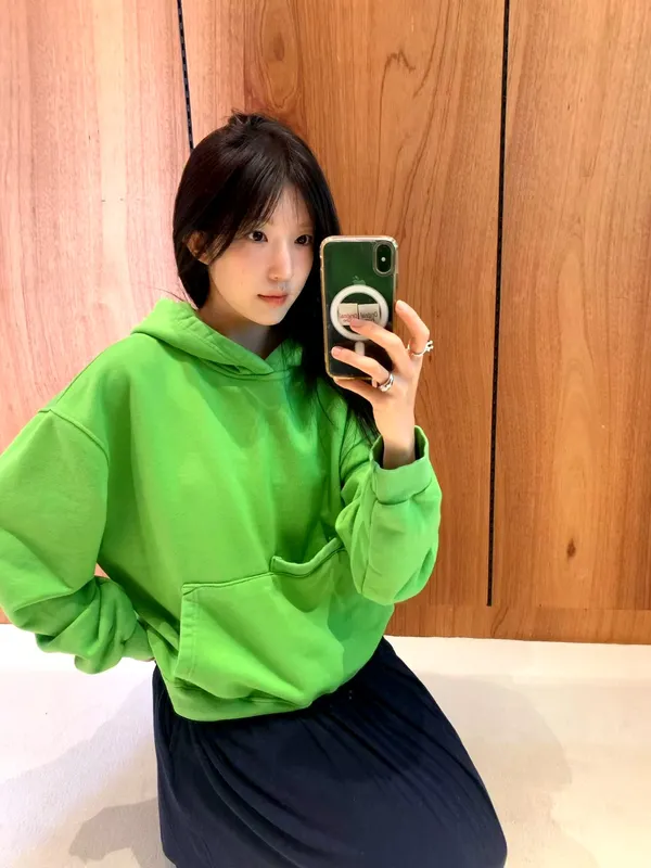 เสื้อฮู้ดสีเขียวสไตล์แฟชั่น สวมใส่สบายและเข้ากันได้ทุกชุด
