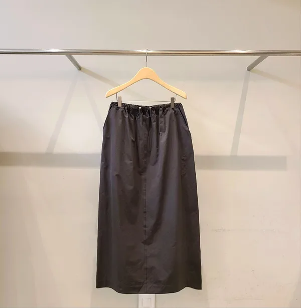 Stylish High-Waisted Black Maxi Skirt - Versatile Fashion Essential