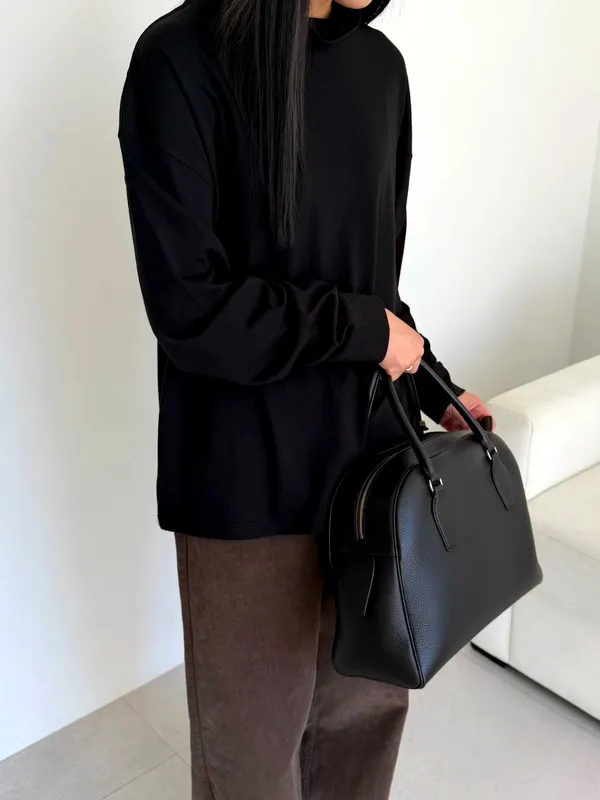Minimalist Black Long Sleeve T-Shirt, Comfortable and Versatile