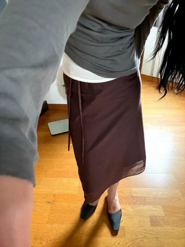 Elegant and Minimalist Women's Midi Skirt, Lightweight and Breathable, Perfect Match