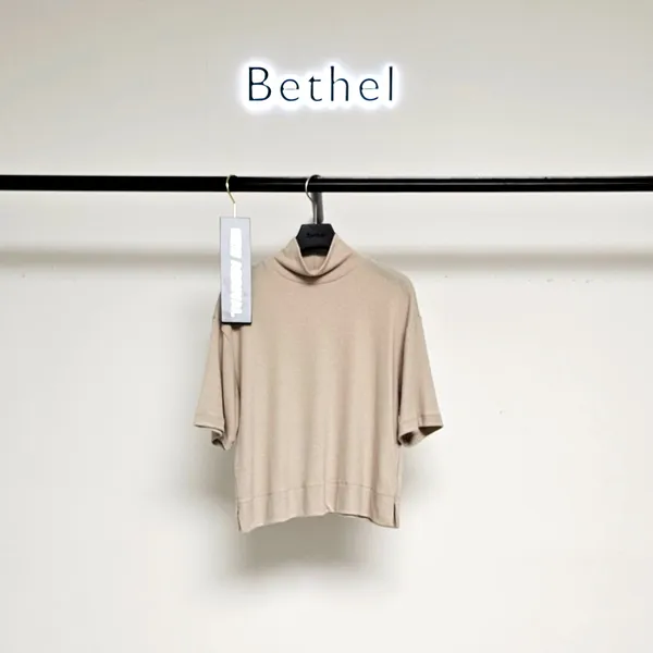 Stylish and Minimalist Women's Top, Comfortable and Breathable, Perfect for Pairing