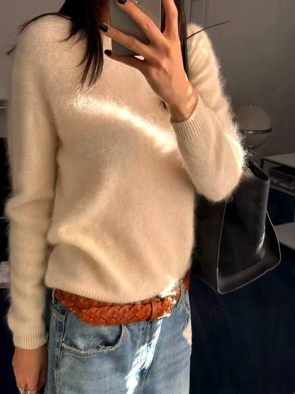 Elegant and Minimalist Sweater - Soft, Comfortable, Perfectly Matched