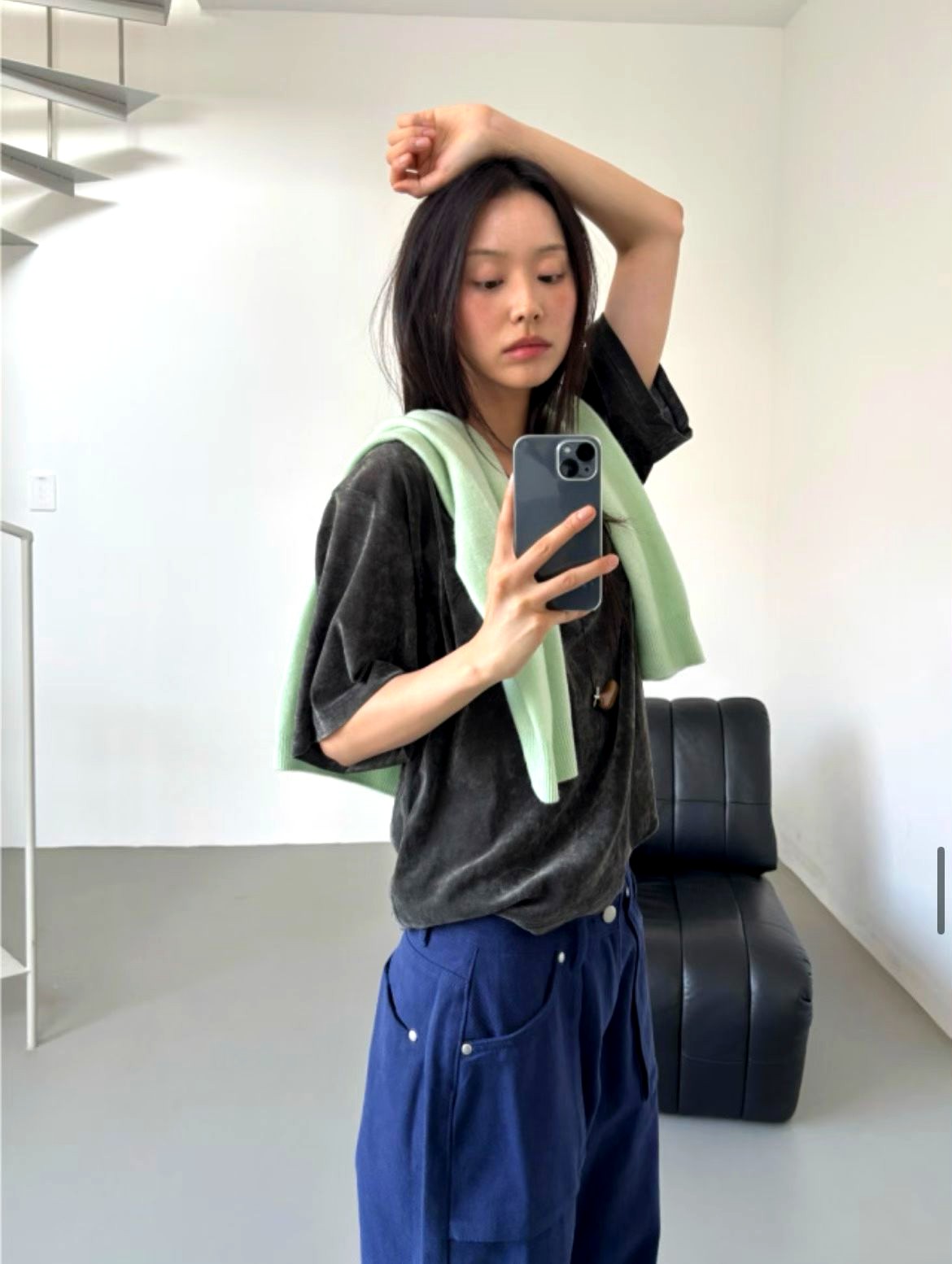편안한 캐주얼 여성 상의, 부드러운 원단, 미니멀 스타일