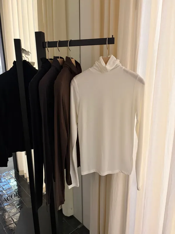 Elegant High Neck Knitted Sweater - Comfortable and Versatile