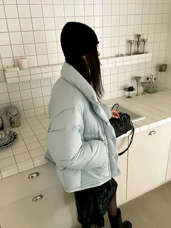 Stylish Lightweight Down Jacket - Warm and Versatile