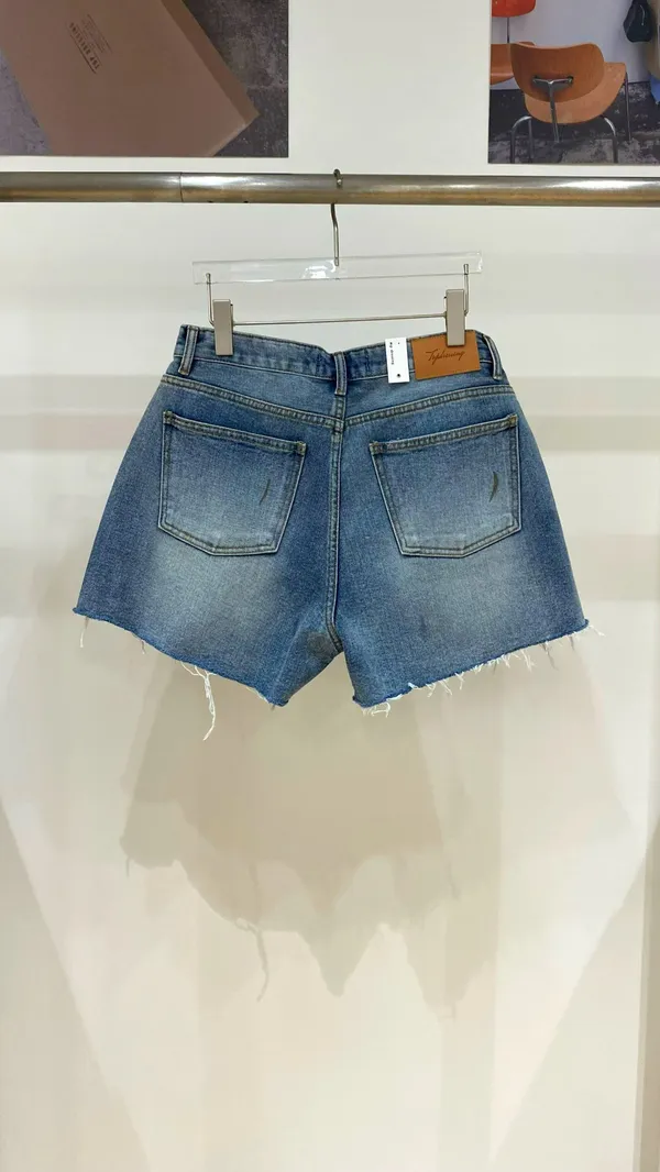 Stylish Casual Denim Shorts - Perfect for Summer Outfits