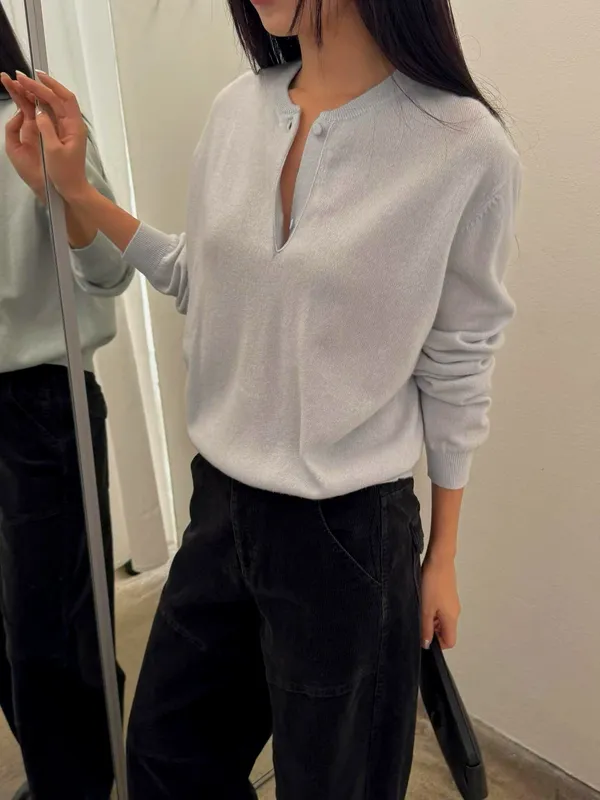Elegant and Comfortable Women's Knit Top, Minimalist Style