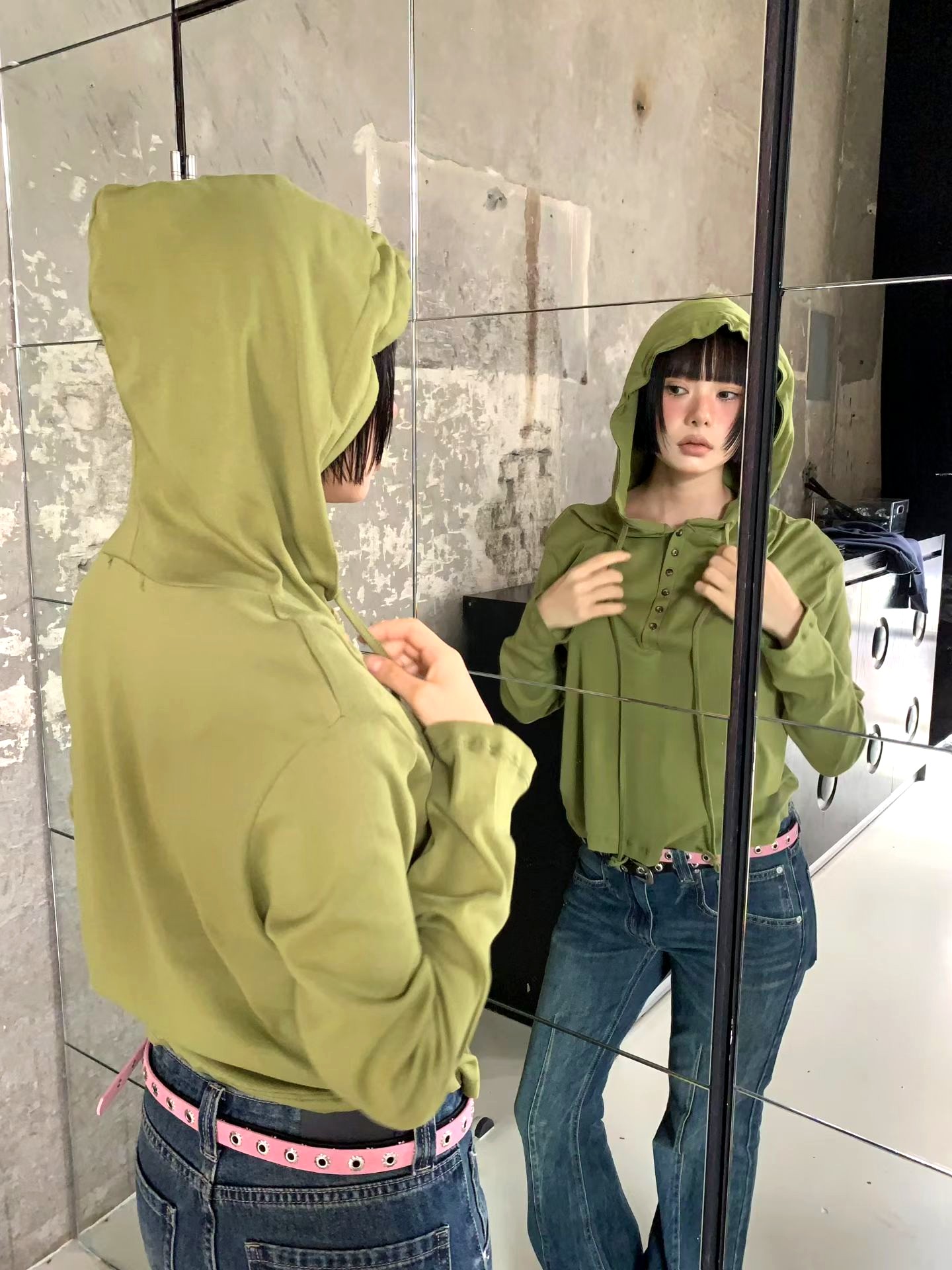 ํธ๋ ๋ํ๊ณ ์คํ์ผ๋ฆฌ์ํ ์ฌ์ฑ์ฉ ๋ฒจํธ - ์ ์ํ ์ถ์
