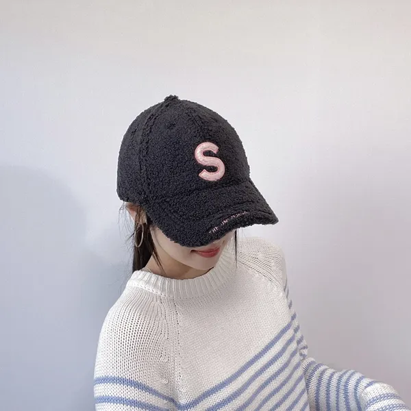時尚絨面字母刺繡棒球帽