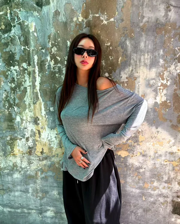 Stylish Loose Gray Women's Top - Perfect for Casual Wear