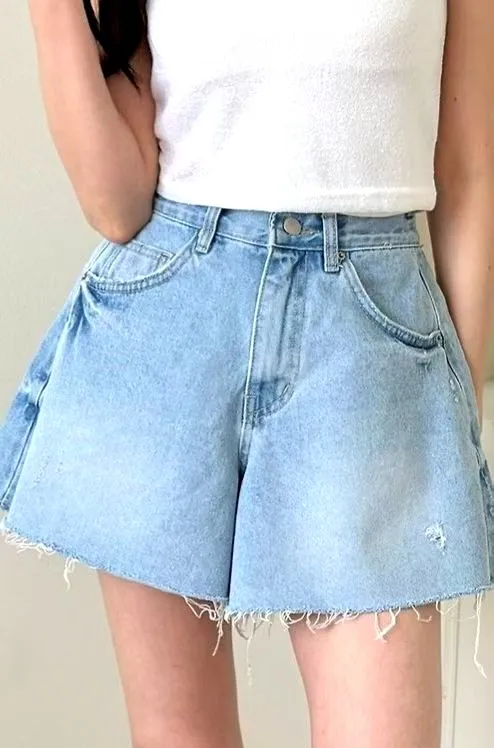 Stylish Casual Women's Denim Shorts, Perfect for Summer Tees