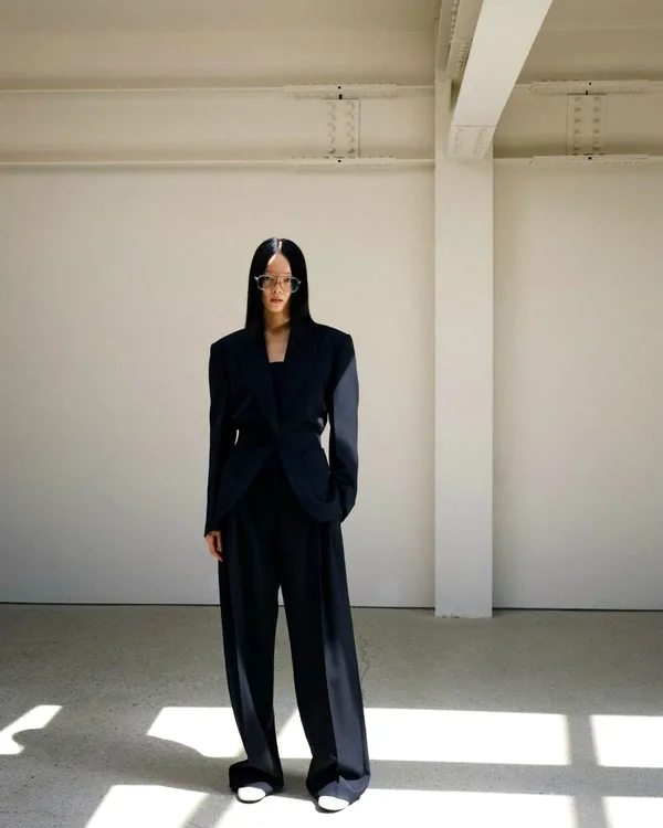 Stylish Minimalist Women's Jacket, A Must-Have for Elegance