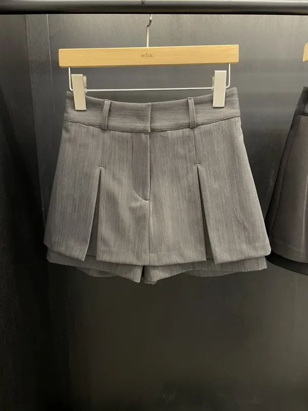 Trendy Gray Pleated Shorts - Lightweight and Comfortable