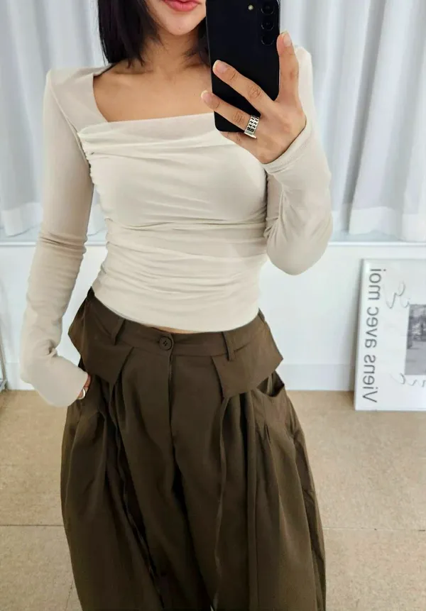 Elegant and Comfortable Long Sleeve Women's Top, Perfect for Any Occasion