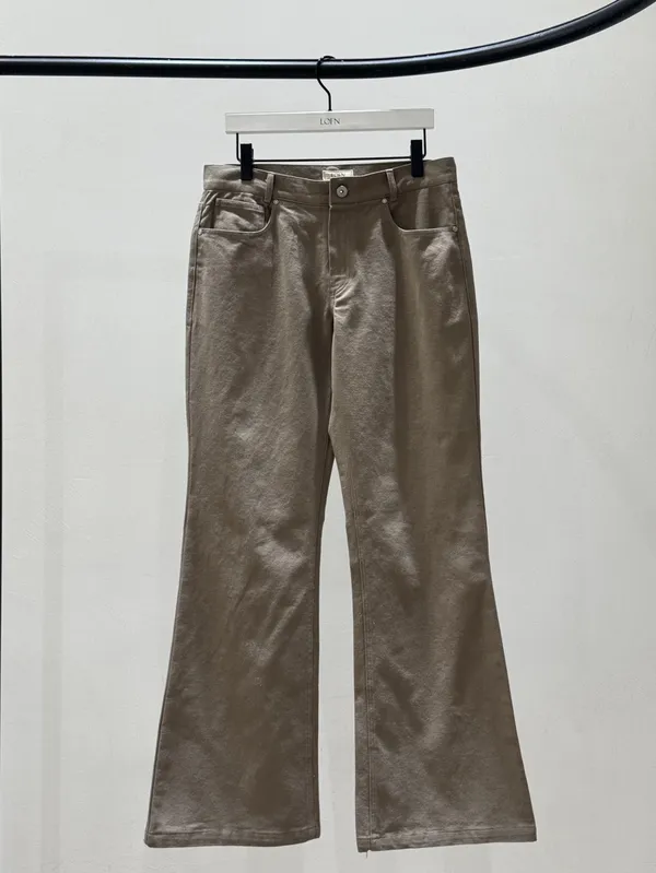Fashionable Wide-Leg Pants for a Comfortable Casual Style