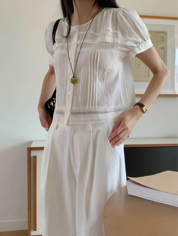 Fresh and Minimalist White Shirt Perfect for Spring and Summer Outfits