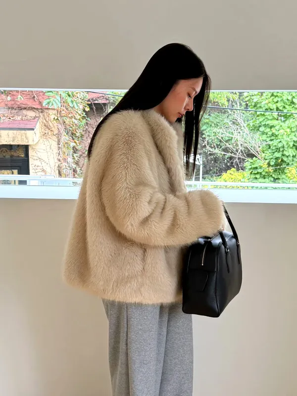 Stylish Plush Jacket - Warm and Comfortable, Perfect for Any Outfit