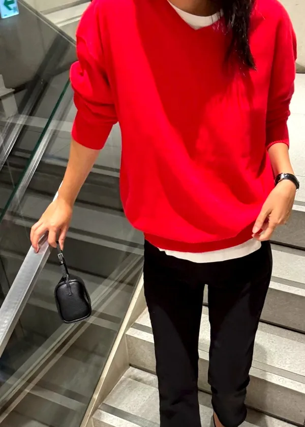 Fashionable and Comfortable V-Neck Women's Top, Perfect for Various Occasions