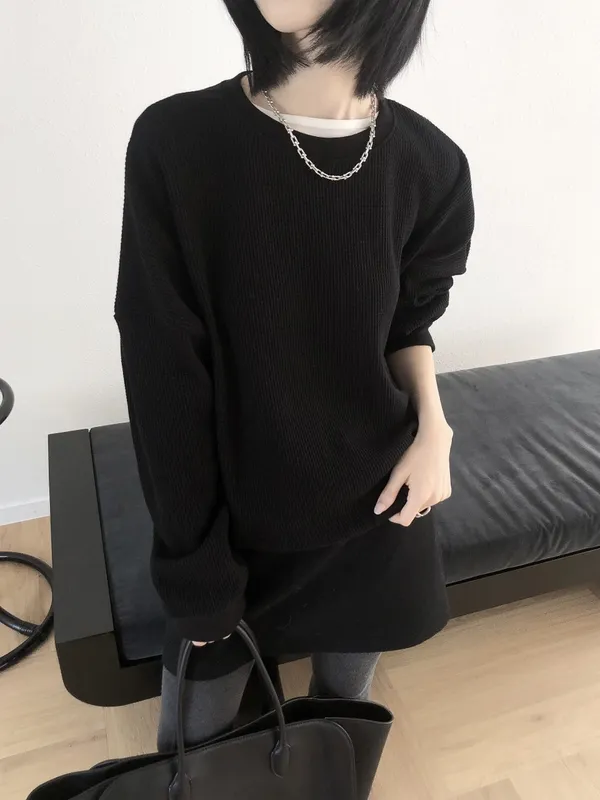 Fashionable Simple Black Knit, Comfortable and Versatile