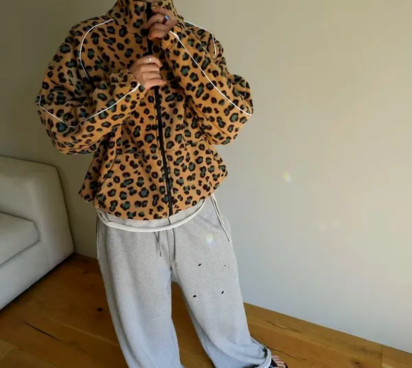 Stylish Leopard Print Women's Jacket - Warm, Comfortable, and Easy to Match