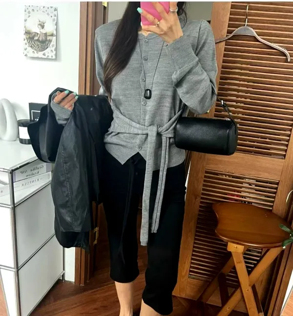 Stylish and Comfortable Women's Cardigan Top for Various Occasions