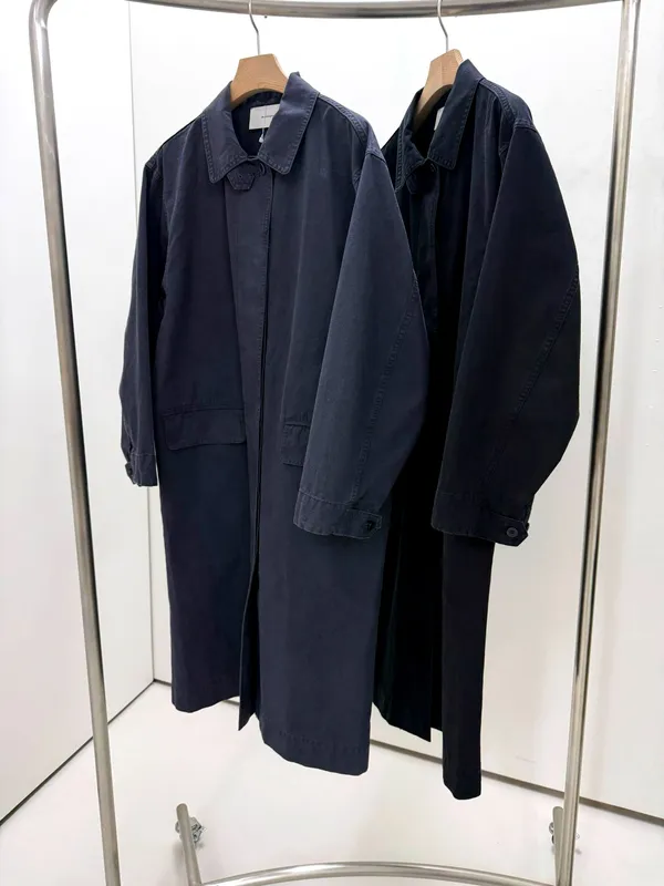 Stylish and Minimalist Women's Jacket, Elegantly Versatile