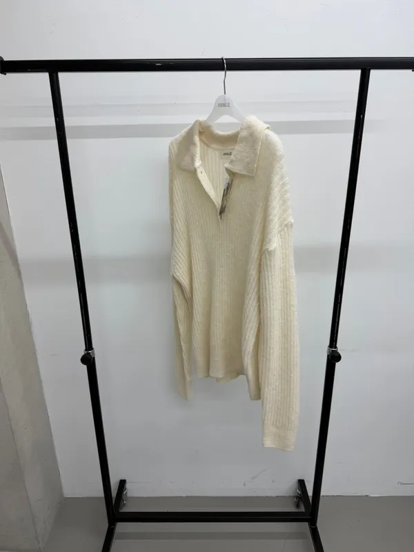 Elegant and Simple Knit Sweater, Comfortable and Versatile