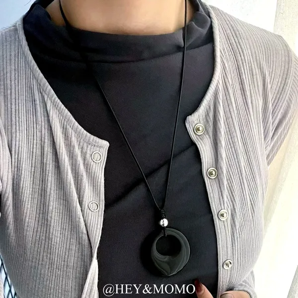 Stylish Minimalist Black Circle Necklace
