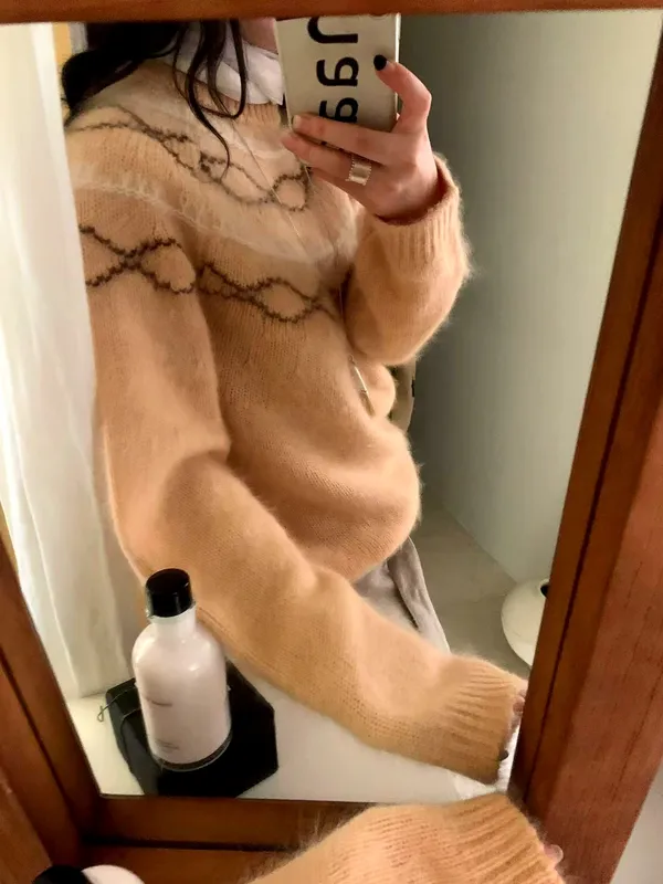Cozy and Soft Knitted Sweater Perfect for Autumn and Winter