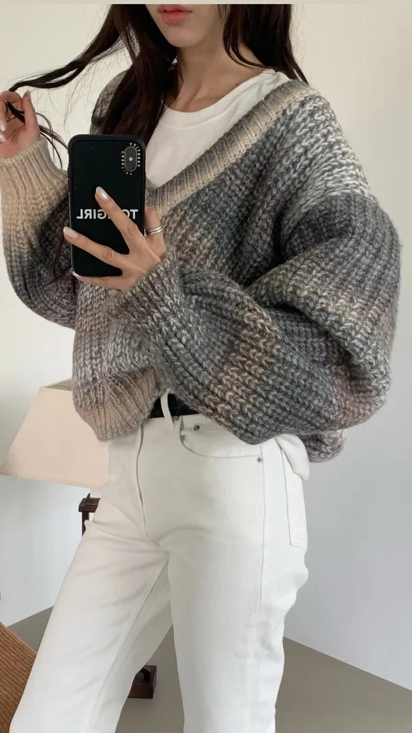 Stylish Gradient Sweater: Warm & Cozy, Perfect for Fall and Winter
