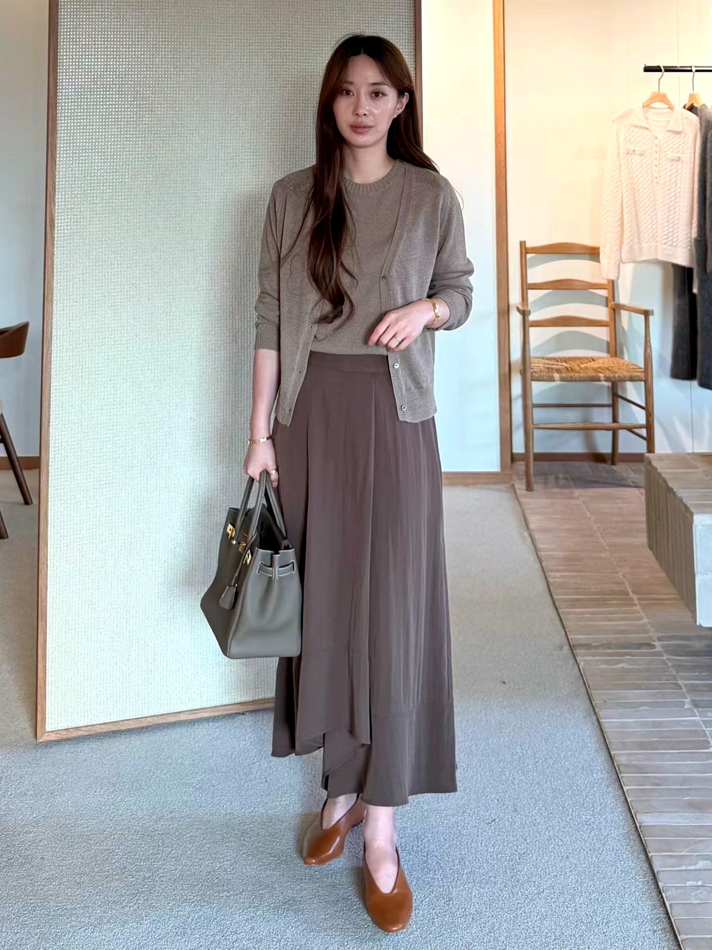 스타일리시한 하이웨이스트 여성 바지, 우아하고 다양한 장소에 적합
