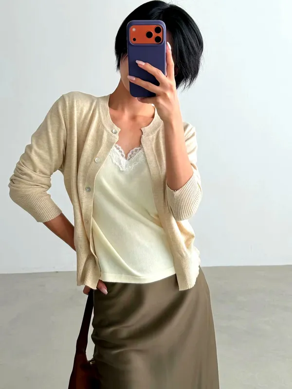 Elegant and Minimalist Knitted Cardigan for Women